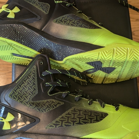 Runners.Men's size 11 ...lime green and black Under Armour - Picture 10 of 15